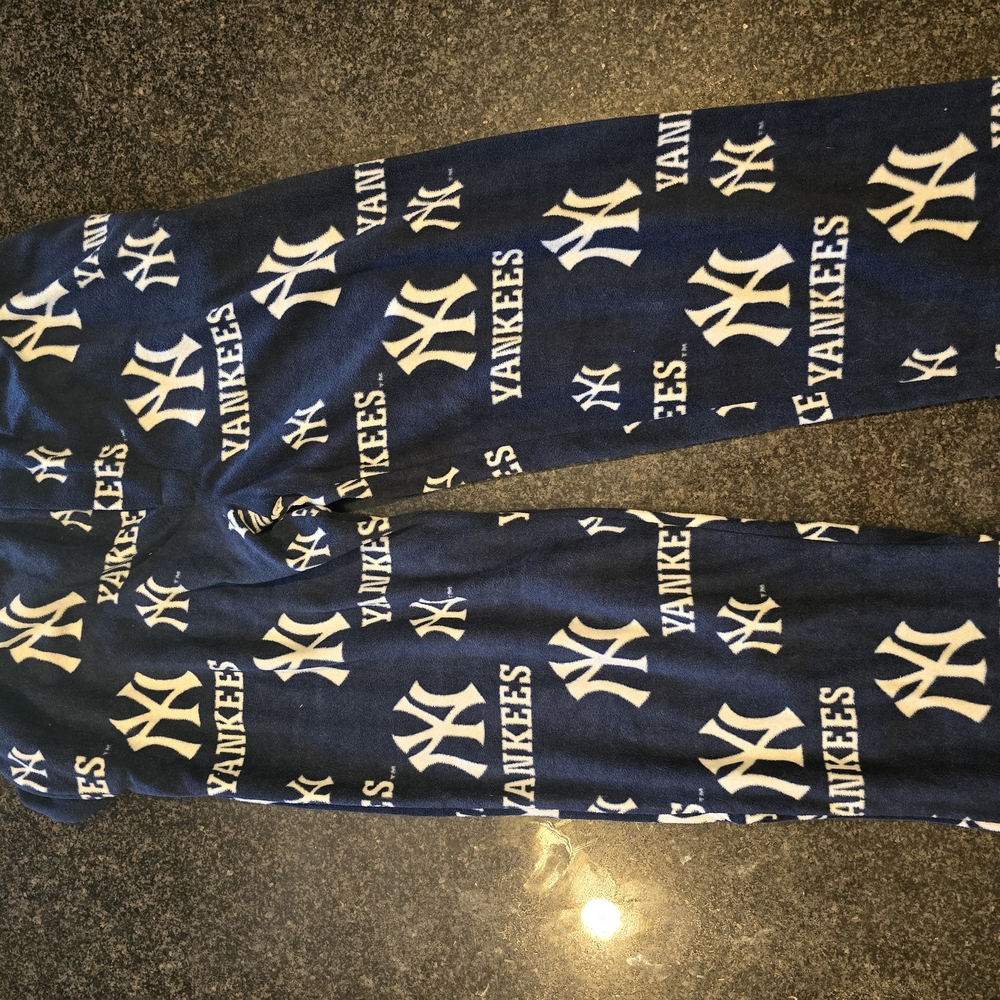 New York Yankees Logo Fleece Pajama Pants